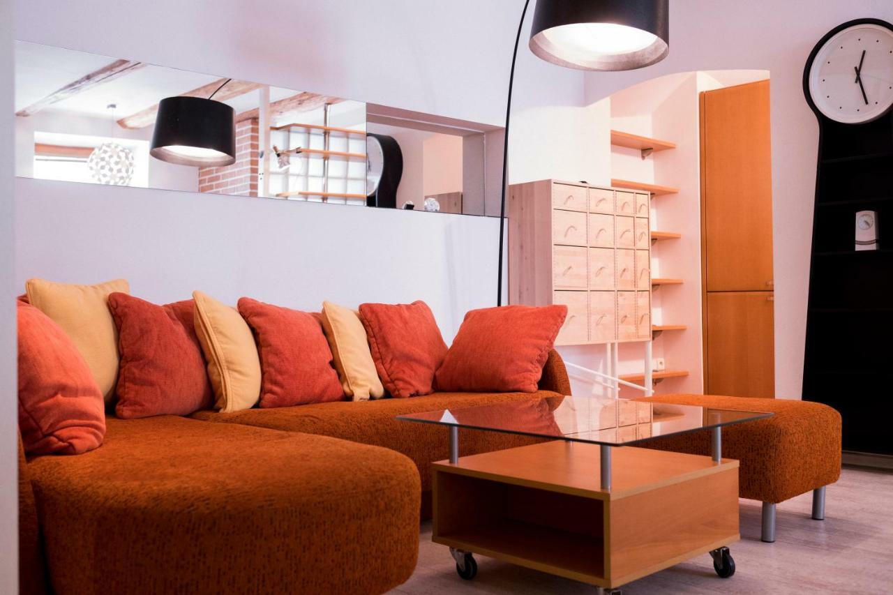 Columbo Apartment Bratislava Buitenkant foto